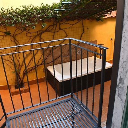 Ripa Garden Room And Suite Salerno Bagian luar foto