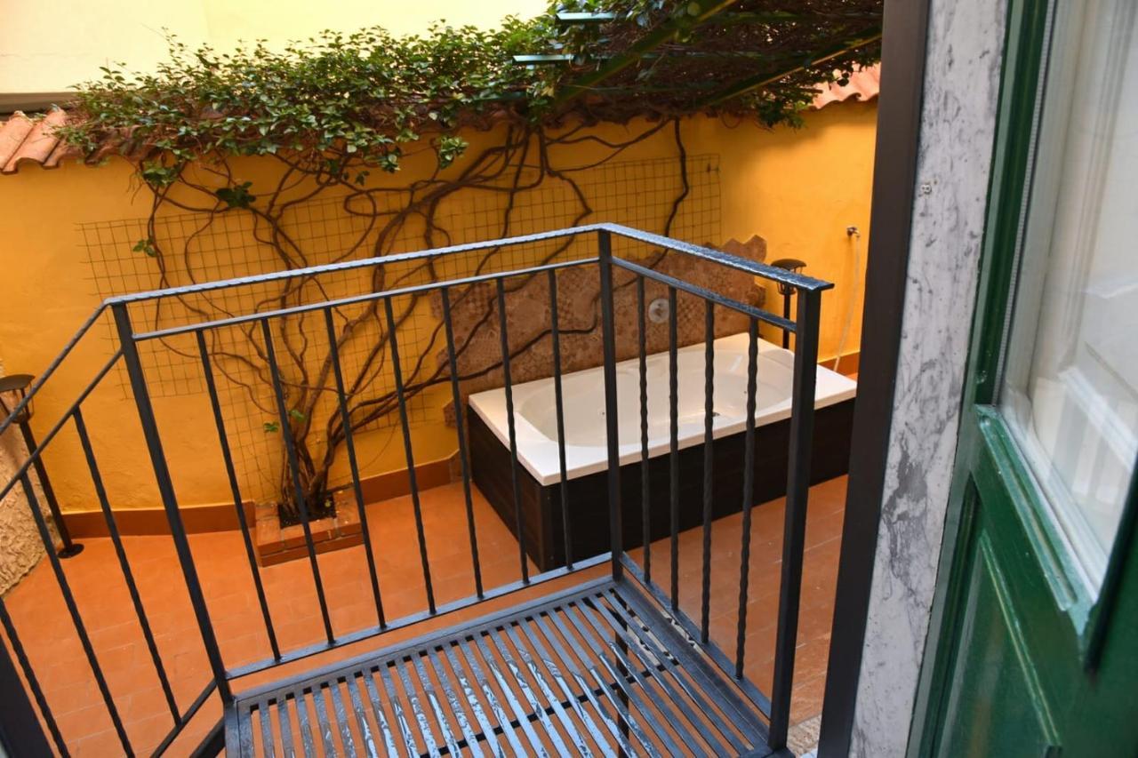 Ripa Garden Room And Suite Salerno Bagian luar foto