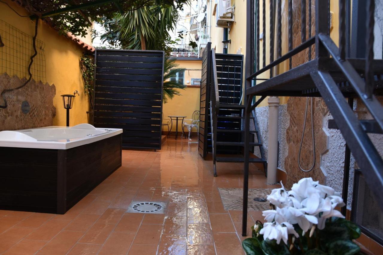 Ripa Garden Room And Suite Salerno Bagian luar foto